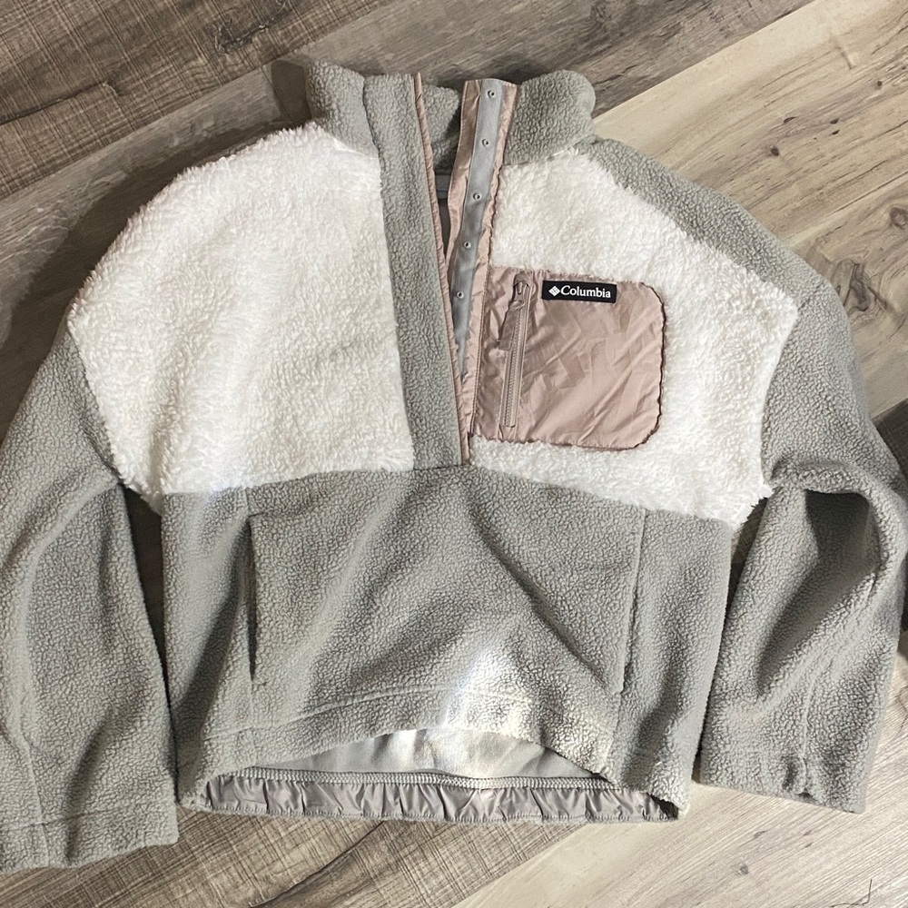 Columbia Two-Tone Fleece Pullover in Gray and Cream